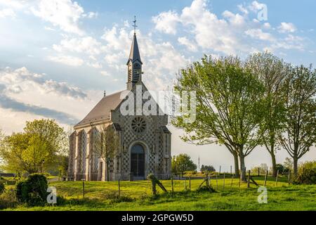 Francia, Somme, Baie de Somme, Saint Valery sur Somme, Cap Hornu, il sentiero che conduce alla cappella dei marinai Foto Stock