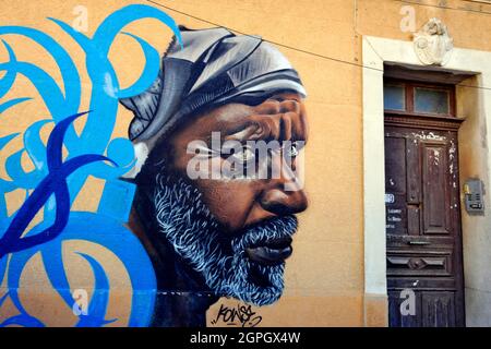 Francia, Var, la Seyne sur Mer, dead end, Street art su una facciata dell'artista graffiti Kowse Foto Stock