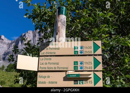 Francia, Haute-Savoie (74), Passy, Plaine Joux, Pointe Noire de Pormenaz, segnaletica Foto Stock