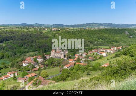 Francia, Haute Loire (43), Castello di Saint Vidal, fortezza medievale vicino a Puy en Velay, costruito e fortificato dal 13 ° secolo al 16 ° secolo, uno dei gioielli dell'architettura militare di Auvergne e una delle fortezze meglio conservate nella regione Foto Stock