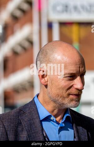 Brighton, Sussex, Regno Unito. 29 settembre 2021. Stephen Kinnock si unisce ad altri delegati e membri del partito alla conferenza del partito laburista. Credit: Newspics UK South/Alamy Live News Foto Stock