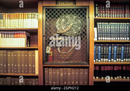 Mulinello estintore a tubo nella Rose Main Reading Room, New York Public Library, New York, USA Foto Stock