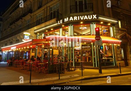 Tradizionale brasserie parigina le Marivaux situato sui Grands Boulevards. Vicino all'Opera Garnier, si irradia il viale degli italiani e. Foto Stock