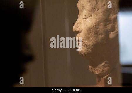 Londra, Inghilterra, Regno Unito. 29 settembre 2021. Barbican Art Gallery, Londra, Regno Unito, 29 settembre 2021. Barbican Art Gallery, Londra, Regno Unito, 29 settembre 2021. La scultura dell'artista giapponese americano Isamu Noguchi 'Uncle Tagaji', dalla mostra 'Noguchi', ripercorre la carriera e la produzione della sua carriera caleidoscopica. (Credit Image: © Sabrina Merolla/ZUMA Press Wire) Foto Stock