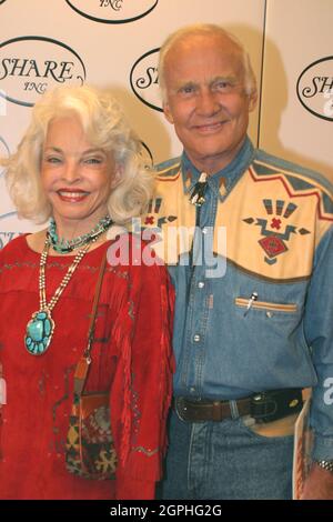 Buzz Aldrin, Lois Driggs Cannon (moglie) 05/15/04 51ST FESTA ANNUALE BOOMTOWN al Century Plaza Hotel, Century City, CA. Foto di Kazumi Nakamoto/HNW/PictureLux Foto Stock