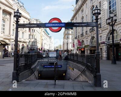 Londra, Greater London, Inghilterra, settembre 21 2021: Stazione metropolitana o metropolitana di Piccadilly Circus Foto Stock