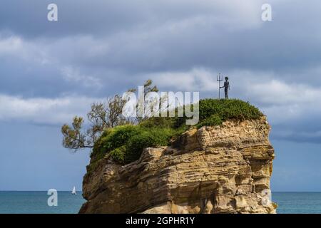 Vista sulla spiaggia di El Camello nella città di Santander in Cantabria, Spagna Foto Stock