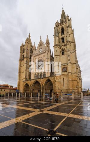 Vista della cattedrale gotica di Leon in Spagna. Foto Stock
