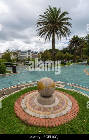 Giardini nel quartiere El Sardinero a Santander, Cantabria, Spagna. Foto Stock