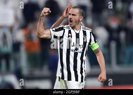 Torino, Italia. 29 settembre 2021. Leonardo Bonucci della Juventus FC festeggia dopo aver vinto la partita della UEFA Champions League Group H tra la Juventus FC e il Chelsea FC all'Allianz Stadium il 29 settembre 2021 Torino, Italia . Credit: Marco Canoniero/Alamy Live News Foto Stock