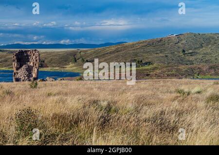 Rovine di torri funerarie a Sillustani, Perù Foto Stock