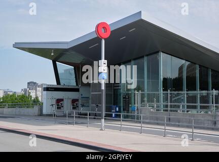 Ingresso alla stazione ferroviaria leggera di Pimisi Otrain. Ottawa, canada. Luglio 12, 2021 Foto Stock