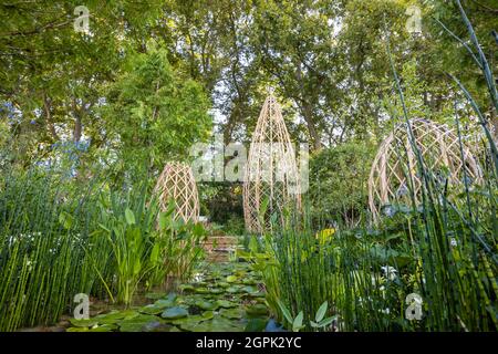 Miglior spettacolo Medaglia d'Oro Giardino di Guangzhou vincitore al RHS Chelsea Flower Show, tenuto nel Royal Hospital Chelsea, Londra SW3 nel settembre 2021 Foto Stock