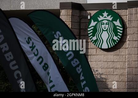 Arlington, Stati Uniti. 29 settembre 2021. Una visione generale del logo Starbucks in una caffetteria, ad Arlington, VA, mercoledì 29 settembre, 2021. (Graeme Sloan/Sipa USA) Credit: Sipa USA/Alamy Live News Foto Stock