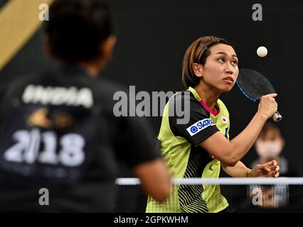 Doha, Qatar. 29 settembre 2021. Sato Hitomi del Giappone compete contro Sreeja Akula dell'India durante il quarterfinal femminile del campionato asiatico ITTF-ATTU di Doha 2021 a Doha, Qatar, 29 settembre 2021. Credit: Nikku/Xinhua/Alamy Live News Foto Stock