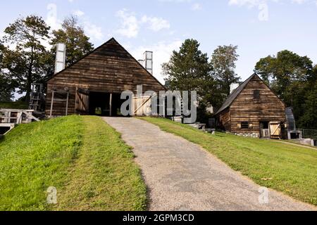 Il Saugus Iron Works, una ricostruzione di una fucina di ferro del XVII secolo su Central Street a Saugus, Massachusetts, USA. Foto Stock