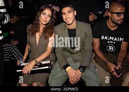 Achraf Hakimi e Hiba Abouk partecipano al Festival Balmain come parte della Paris Fashion Week Womenswear Primavera/Estate 2022 a la Seine musicale il 29 settembre 2021 a Boulogne-Billancourt, nar Parigi, Francia. Foto di Laurent Zabulon/ABACAPRESS.COM Foto Stock