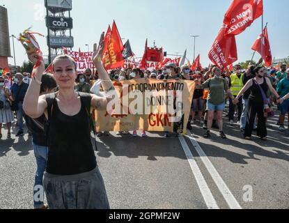 La manifestazione dei camminatori di GKN Melrose a campi Bisenzio, Firenze italy.The lavoratori protestano contro il licenziamento e l'offshoring della fabbrica Foto Stock