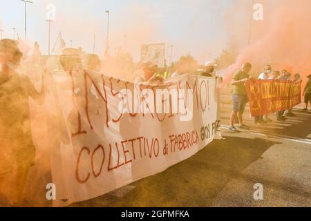 La manifestazione dei camminatori di GKN Melrose a campi Bisenzio, Firenze italy.The lavoratori protestano contro il licenziamento e l'offshoring della fabbrica Foto Stock