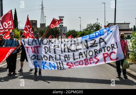 La manifestazione dei camminatori di GKN Melrose a campi Bisenzio, Firenze italy.The lavoratori protestano contro il licenziamento e l'offshoring della fabbrica Foto Stock