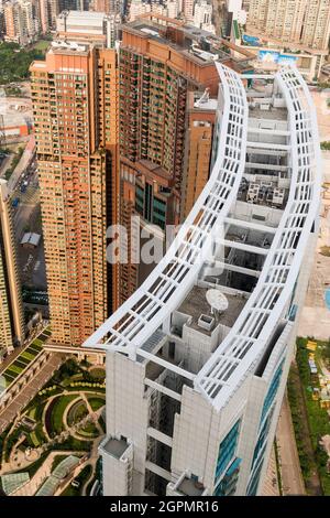 The Arch and the Harbourside, alti edifici residenziali, visti dal livello 106 dell'ICC, Union Square, West Kowloon, Hong Kong nel 2009 Foto Stock