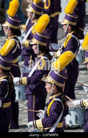 I praticanti di Falun Gong si riuniscono per una celebrazione a Tsim Sha Tsui, Kowloon, Hong Kong Foto Stock