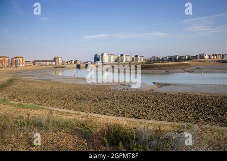 l'entrata al porto sovrano in eastbourne east sussex Foto Stock