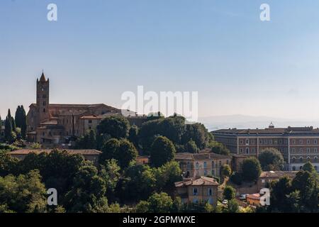 Vista panoramica della città di Siena e delle colline toscane. Luce del giorno. Spazio di copia Foto Stock