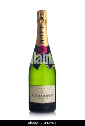 LONDRA, Regno Unito - 15 settembre 2021: Bottiglia di champagne Moet & Chandon Imperial Brut su bianco. Foto Stock