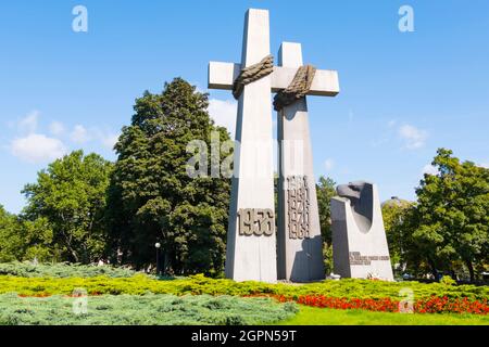 Pomnik Ofiar Czerwca 1956, Poznan 1956 proteste o monumento sollevante, Prac Adama Mickiewicza, Poznan, Polonia Foto Stock