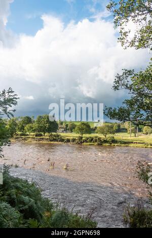 Il fiume South Tyne a Burnfoot vicino Haltwhistle nel Northumberland, Inghilterra, Regno Unito Foto Stock