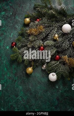 Vista dall'alto dei ramoscelli verdi dell'albero di Natale Foto Stock