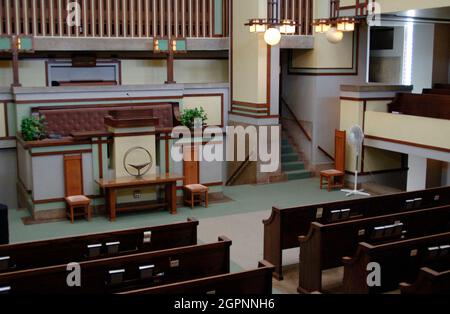 Frank Lloyd Wright (1867-1959). Architetto americano e designer di interni. Tempio dell'unità, 1905-1907. Sede della Chiesa universalista unitaria. Vista parziale dell'interno del santuario. Oak Park. Vicino a Chicago. Stato dell'Illinois. Stati Uniti. Foto Stock