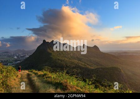 Viste panoramiche da le Pouce su Mauritius, anche se non molto alte, le miountains offrono generalmente viste mozzafiato dell'Isola circostante Foto Stock