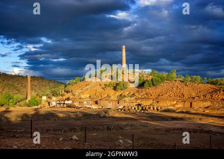 Resti del patrimonio elencato Chillagoe fonderie e camini, nella città all'esterno di Chillagoe, North Queensland Australia Foto Stock