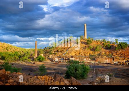 Resti del patrimonio elencato Chillagoe fonderie e camini, nella città all'esterno di Chillagoe, North Queensland Australia Foto Stock