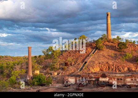 Resti del patrimonio elencato Chillagoe fonderie e camini, nella città all'esterno di Chillagoe, North Queensland Australia Foto Stock