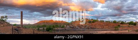 Resti del patrimonio elencato Chillagoe fonderie e camini, nella città all'esterno di Chillagoe, North Queensland Australia Foto Stock