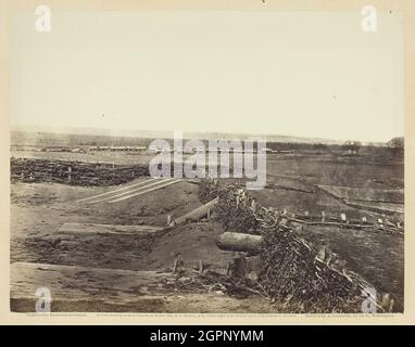 Quaker Guns, Centerville, Virginia, marzo 1862. [Scena della Guerra civile americana, pistole fittizie in legno - tattica di inganno]. Stampa albume, pl. 6 dall'album "Gardner's Photographic Sketch Book of the War, vol. 1" (1866). Foto Stock