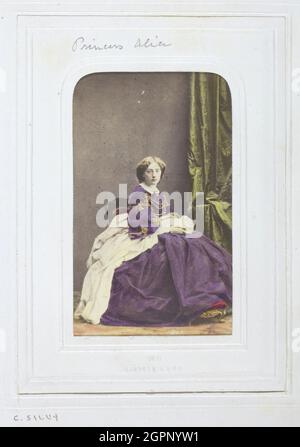 Principessa Alice, 1860-69. [Probabilmente un ritratto della Principessa Alice, figlia della Regina Vittoria]. Stampa albume con colorazione manuale. Foto Stock