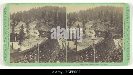 Città segreta Trestle, vicino Gold Run, 1859/62. [Ponte di traliccio in legno sulla ferrovia del Pacifico centrale, Secret Town, Placer County, California, USA]. Stampa albume, stereocard, della serie "Central Pacific Railroad". Foto Stock