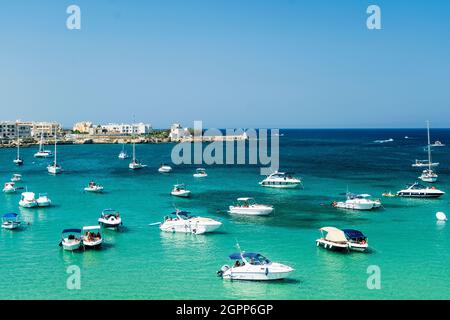 Barche ormeggiate al molo del porto turistico di Otranto, Salento, Puglia, Italia. Foto Stock