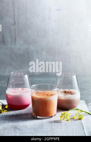 Studio di cocktail colorati, Chanom, thailandese tè al latte Foto Stock