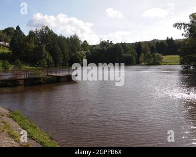 Kyjovská přehrada - Kyjov Reservoir (Area protetta del paesaggio Labské pískovce - Krásná Lípa, Distretto Děčín, Regione Ústí nad Labem, Repubblica Ceca) Foto Stock