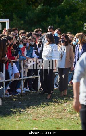 Haro, la Rioja, Spagna. 30 settembre 2021. La Regina Letizia di Spagna partecipa all'anno scolastico 2021/2022 della formazione professionale alla Scuola superiore Ciudad de Haro il 30 settembre 2021 ad Haro, Spagna (Credit Image: © Jack Abuin/ZUMA Press Wire) Foto Stock