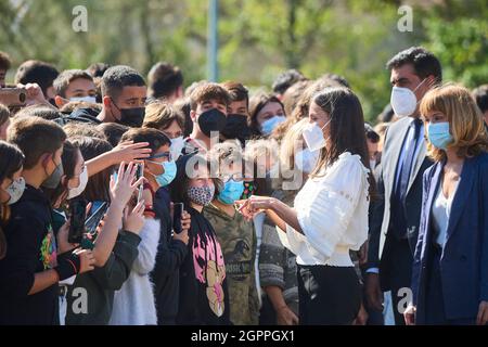 Haro, la Rioja, Spagna. 30 settembre 2021. La Regina Letizia di Spagna partecipa all'anno scolastico 2021/2022 della formazione professionale alla Scuola superiore Ciudad de Haro il 30 settembre 2021 ad Haro, Spagna (Credit Image: © Jack Abuin/ZUMA Press Wire) Foto Stock