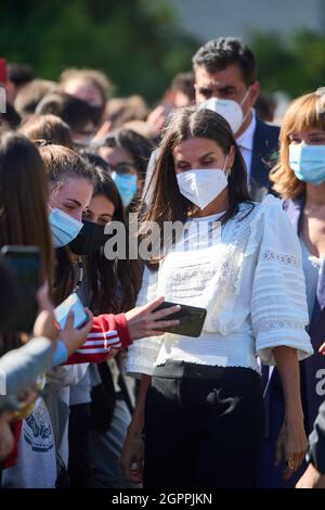 Haro, la Rioja, Spagna. 30 settembre 2021. La Regina Letizia di Spagna partecipa all'anno scolastico 2021/2022 della formazione professionale alla Scuola superiore Ciudad de Haro il 30 settembre 2021 ad Haro, Spagna (Credit Image: © Jack Abuin/ZUMA Press Wire) Foto Stock