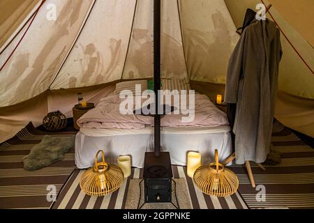 Glamping nel giardino della Villa Skovly (Beths Hus), Svendborg, Danimarca Foto Stock