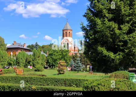 4 settembre 2021 - Curtea de Arges in Romania: Vista della Biserica Episcopala Foto Stock