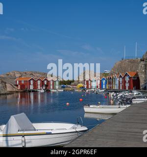 10 settembre 2021 - Smogen, Svezia: Le tradizionali barche della costa occidentale svedese attraggono turisti in questa regione dell'arcipelago Foto Stock